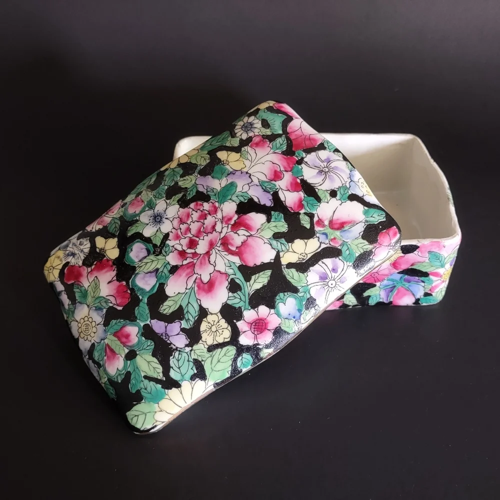 ‼️SOLD‼️ Handpainted 'Thousand flowers' Chinese Porcelain Ceramic Trinket Box - Picture 2 of 11